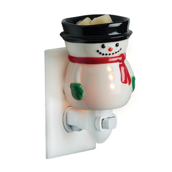 Candle Warmers Etc. Other - Pluggable Candle Warmer "Frosty"